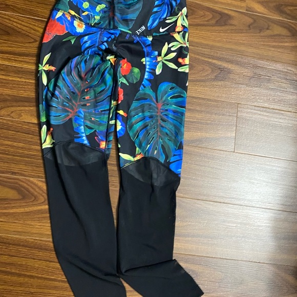 Nike pants - Picture 2 of 2